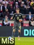 06.12.2025, Fussball Bundesliga 2025/2026, 13.Spieltag, VfB Stuttgart - FC Bayern M�nchen, in der MHP-Arena Stuttgart, Torwart Jonas Urbig (FC Bayern M�nchen) 