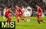 06.12.2025, Fussball Bundesliga 2025/2026, 13.Spieltag, VfB Stuttgart - FC Bayern M�nchen, in der MHP-Arena Stuttgart, Torjubel Luis Diaz (FC Bayern M�nchen), Harry Kane (FC Bayern M�nchen), Aleksandar Pavlovic (Bayern M�nchen)  