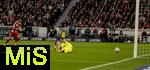 06.12.2025, Fussball Bundesliga 2025/2026, 13.Spieltag, VfB Stuttgart - FC Bayern M�nchen, in der MHP-Arena Stuttgart, Torwart Alexander N�bel (Stuttgart) l�sst den Ball nach einem Schuss durch den Arm gleiten. 