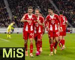 06.12.2025, Fussball Bundesliga 2025/2026, 13.Spieltag, VfB Stuttgart - FC Bayern M�nchen, in der MHP-Arena Stuttgart, Torjubel Josip Stanisic (Bayern M�nchen), Harry Kane (FC Bayern M�nchen), Aleksandar Pavlovic (Bayern M�nchen)  