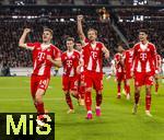 06.12.2025, Fussball Bundesliga 2025/2026, 13.Spieltag, VfB Stuttgart - FC Bayern M�nchen, in der MHP-Arena Stuttgart, Torjubel Josip Stanisic (Bayern M�nchen), Harry Kane (FC Bayern M�nchen), Aleksandar Pavlovic (Bayern M�nchen)  