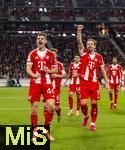 06.12.2025, Fussball Bundesliga 2025/2026, 13.Spieltag, VfB Stuttgart - FC Bayern M�nchen, in der MHP-Arena Stuttgart, Torjubel Josip Stanisic (Bayern M�nchen), Harry Kane (FC Bayern M�nchen), 
