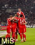 06.12.2025, Fussball Bundesliga 2025/2026, 13.Spieltag, VfB Stuttgart - FC Bayern M�nchen, in der MHP-Arena Stuttgart, Torjubel Joshua Kimmich (FC Bayern M�nchen), Harry Kane (FC Bayern M�nchen), Luis Diaz (FC Bayern M�nchen), Aleksandar Pavlovic (Bayern M�nchen) , 