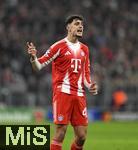 09.12.2025,  Fussball UEFA Championsleague 2025/2026: Vorrunde 6.Spieltag, FC Bayern Mnchen - Sporting Lissabon, in der Allianz-Arena Mnchen. Aleksandar Pavlovic (Bayern Mnchen)  ist unzufrieden.
  

