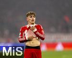 09.12.2025,  Fussball UEFA Championsleague 2025/2026: Vorrunde 6.Spieltag, FC Bayern Mnchen - Sporting Lissabon, in der Allianz-Arena Mnchen. Lennart Karl (FC Bayern Mnchen) nachdenklich 
