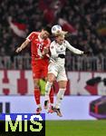 14.12.2025, Fussball Bundesliga 2025/2026, 14.Spieltag, FC Bayern M�nchen - 1.FSV Mainz 05, in der Allianz-Arena M�nchen,  v.li: Min-jae Kim (Bayern M�nchen, Minjae Kim) gegen Benedict Hollerbach (FSV Mainz) 


