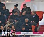 14.12.2025, Fussball Bundesliga 2025/2026, 14.Spieltag, FC Bayern M�nchen - 1.FSV Mainz 05, in der Allianz-Arena M�nchen,  Seltener Gast auf der Ehrentrib�ne, Ex-Bayernspieler Thomas M�ller, mit Ex-Vorstandsvorsitzender Karl-Heinz Rummenigge (FC Bayern M�nchen) und Sportvorstand Max Eberl (Bayern M�nchen), Vorstandsvorsitzender Jan-Christian Dreesen (FC Bayern M�nchen), 


