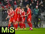 14.12.2025, Fussball Bundesliga 2025/2026, 14.Spieltag, FC Bayern M�nchen - 1.FSV Mainz 05, in der Allianz-Arena M�nchen,  Torjubel Lennart Karl (FC Bayern M�nchen) Harry Kane (FC Bayern M�nchen), Min-jae Kim (Bayern M�nchen, Minjae Kim) Joshua Kimmich (FC Bayern M�nchen) 


