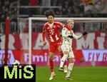 14.12.2025, Fussball Bundesliga 2025/2026, 14.Spieltag, FC Bayern M�nchen - 1.FSV Mainz 05, in der Allianz-Arena M�nchen,  v.li: Hiroki Ito (FC Bayern M�nchen) gegen Benedict Hollerbach (FSV Mainz) 


