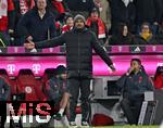 14.12.2025, Fussball Bundesliga 2025/2026, 14.Spieltag, FC Bayern M�nchen - 1.FSV Mainz 05, in der Allianz-Arena M�nchen,  Trainer Vincent Kompany (FC Bayern M�nchen) ratlos 


