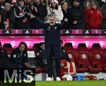 14.12.2025, Fussball Bundesliga 2025/2026, 14.Spieltag, FC Bayern M�nchen - 1.FSV Mainz 05, in der Allianz-Arena M�nchen,  Trainer Urs Fischer (FSV Mainz) in Rage  


