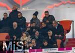 14.12.2025, Fussball Bundesliga 2025/2026, 14.Spieltag, FC Bayern M�nchen - 1.FSV Mainz 05, in der Allianz-Arena M�nchen, Zu Besuch aus Vanouver (Kanada) ist Ex-Bayernspieler Thomas M�ller (mitte) auf der VIP-Trib�ne mit Ex-Vorstandsvorsitzender Karl-Heinz Rummenigge (li, FC Bayern M�nchen), Vorstandsvorsitzender Jan-Christian Dreesen (re, FC Bayern M�nchen), Sportvorstand Max Eberl (Bayern M�nchen), Pr�sident Herbert Hainer (u.re, FC Bayern) 