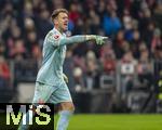 14.12.2025, Fussball Bundesliga 2025/2026, 14.Spieltag, FC Bayern M�nchen - 1.FSV Mainz 05, in der Allianz-Arena M�nchen, Torwart Daniel Batz (FSV Mainz) gibt Anweisungen.
