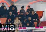 14.12.2025, Fussball Bundesliga 2025/2026, 14.Spieltag, FC Bayern M�nchen - 1.FSV Mainz 05, in der Allianz-Arena M�nchen, Zu Besuch aus Vanouver (Kanada) ist Ex-Bayernspieler Thomas M�ller (mitte) auf der VIP-Trib�ne mit Ex-Vorstandsvorsitzender Karl-Heinz Rummenigge (li, FC Bayern M�nchen), Vorstandsvorsitzender Jan-Christian Dreesen (re, FC Bayern M�nchen), Sportvorstand Max Eberl (Bayern M�nchen), Pr�sident Herbert Hainer (FC Bayern) 
