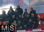 14.12.2025, Fussball Bundesliga 2025/2026, 14.Spieltag, FC Bayern M�nchen - 1.FSV Mainz 05, in der Allianz-Arena M�nchen, Zu Besuch aus Vanouver (Kanada) ist Ex-Bayernspieler Thomas M�ller (mitte) auf der VIP-Trib�ne mit Ex-Vorstandsvorsitzender Karl-Heinz Rummenigge (li, FC Bayern M�nchen), Vorstandsvorsitzender Jan-Christian Dreesen (re, FC Bayern M�nchen), Sportvorstand Max Eberl (Bayern M�nchen), Pr�sident Herbert Hainer (FC Bayern) 