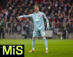14.12.2025, Fussball Bundesliga 2025/2026, 14.Spieltag, FC Bayern M�nchen - 1.FSV Mainz 05, in der Allianz-Arena M�nchen, Torwart Daniel Batz (FSV Mainz) gibt Anweisungen.