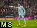 14.12.2025, Fussball Bundesliga 2025/2026, 14.Spieltag, FC Bayern M�nchen - 1.FSV Mainz 05, in der Allianz-Arena M�nchen, Torwart Daniel Batz (FSV Mainz) gibt Anweisungen.