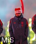14.12.2025, Fussball Bundesliga 2025/2026, 14.Spieltag, FC Bayern M�nchen - 1.FSV Mainz 05, in der Allianz-Arena M�nchen, Adventliche Schlussfeier beim letzten Saisonspiel des Jahres nach dem Spiel in der Allianz Arena, Lennart Karl (FC Bayern M�nchen) schaut bedr�ppelt drein nach dem Unentschieden. 