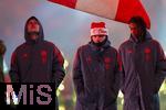 14.12.2025, Fussball Bundesliga 2025/2026, 14.Spieltag, FC Bayern M�nchen - 1.FSV Mainz 05, in der Allianz-Arena M�nchen, Adventliche Schlussfeier beim letzten Saisonspiel des Jahres nach dem Spiel in der Allianz Arena, v.li: Joshua Kimmich (FC Bayern M�nchen), Lennart Karl (FC Bayern M�nchen), Michael Olise (FC Bayern M�nchen) schauen bedr�ppelt drein nach dem Unentschieden.  