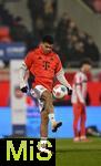 21.12.2025, Fussball Bundesliga 2025/2026, 15. Spieltag, 1. FC Heidenheim 1846 - FC Bayern M�nchen, in der Voith-Arena Heidenheim. Luis Diaz (Bayern M�nchen) beim aufw�rmen