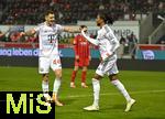 21.12.2025, Fussball Bundesliga 2025/2026, 15. Spieltag, 1. FC Heidenheim 1846 - FC Bayern M�nchen, in der Voith-Arena Heidenheim. Jubel (L-R) Josip Stanisic (Bayern M�nchen) und Torsch�tze Michael Olise (Bayern M�nchen) zum Tor zum 0:2