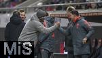21.12.2025, Fussball Bundesliga 2025/2026, 15. Spieltag, 1. FC Heidenheim 1846 - FC Bayern M�nchen, in der Voith-Arena Heidenheim. Trainer Vincent Kompany (li., Bayern M�nchen) jubelt mit seinem Trainerstab �ber das Tor zum 0:4