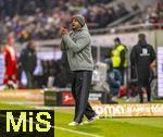 21.12.2025, Fussball Bundesliga 2025/2026, 15.Spieltag, 1.FC Heidenheim - FC Bayern M�nchen, in der Voith-Arena Heidenheim. Trainer Vincent Kompany (FC Bayern M�nchen) gibt Anweisungen.