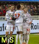 21.12.2025, Fussball Bundesliga 2025/2026, 15.Spieltag, 1.FC Heidenheim - FC Bayern M�nchen, in der Voith-Arena Heidenheim. Torjubel Michael Olise (FC Bayern M�nchen), Leon Goretzka (FC Bayern M�nchen), Lennart Karl (FC Bayern M�nchen) und Josip Stanisic (Bayern M�nchen) 