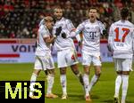 21.12.2025, Fussball Bundesliga 2025/2026, 15.Spieltag, 1.FC Heidenheim - FC Bayern M�nchen, in der Voith-Arena Heidenheim. Torjubel, Luis Diaz (FC Bayern M�nchen), Jonathan Tah (FC Bayern M�nchen), Leon Goretzka (FC Bayern M�nchen) 
