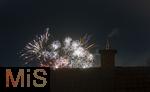 01.01..2026, Bad W�rishofen, Unterallg�u. Silvesterfeuerwerk �ber den D�chern der Stadt.