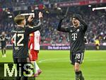 06.01.2026, Fussball 1. Bundesliga 2025/2026, Testspiel: RB Salzburg - FC Bayern M�nchen, in der Red Bull Arena Salzburg. v.l. Lennart Karl (FC Bayern M�nchen) und Felipe Chavez (Bayern M�nchen) jubeln.