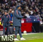 06.01.2026, Fussball 1. Bundesliga 2025/2026, Testspiel: RB Salzburg - FC Bayern M�nchen, in der Red Bull Arena Salzburg (�sterreich), Trainer Vincent Kompany (FC Bayern M�nchen) in Rage an der Seitenlinie.