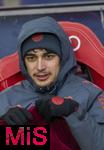 06.01.2026, Fussball 1. Bundesliga 2025/2026, Testspiel: RB Salzburg - FC Bayern M�nchen, in der Red Bull Arena Salzburg (�sterreich), Aleksandar Pavlovic (Bayern M�nchen) auf der Bank dick eingemummt aufgrund der aktischen K�lte.
