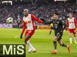06.01.2026, Fussball 1. Bundesliga 2025/2026, Testspiel: RB Salzburg - FC Bayern M�nchen, in der Red Bull Arena Salzburg (�sterreich), v.li: Douglas Mendes (Salzburg) am Ball gegen Felipe Chavez (Bayern M�nchen) 