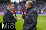 06.01.2026, Fussball 1. Bundesliga 2025/2026, Testspiel: RB Salzburg - FC Bayern M�nchen, in der Red Bull Arena Salzburg (�sterreich), re: TV-Moderator Fritz von Thurn und Taxis am Mikrofon von FC Bayern TV.