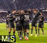 06.01.2026, Fussball 1. Bundesliga 2025/2026, Testspiel: RB Salzburg - FC Bayern M�nchen, in der Red Bull Arena Salzburg (�sterreich), Felipe Chavez (Bayern M�nchen) Torjubel mit Lennart Karl (FC Bayern M�nchen), Luis Diaz (FC Bayern M�nchen), Aleksandar Pavlovic (Bayern M�nchen) , Tom Bischof (Bayern M�nchen), Deniz Ofli (FC Bayern M�nchen) 