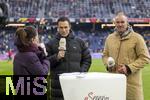 06.01.2026, Fussball 1. Bundesliga 2025/2026, Testspiel: RB Salzburg - FC Bayern M�nchen, in der Red Bull Arena Salzburg (�sterreich), Marcus Mann (mitte, Gesch�ftsf�hrer Sport RB Salzburg) am ServusTV Mikrofon, re: Alexander Zickler 
