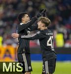06.01.2026, Fussball 1. Bundesliga 2025/2026, Testspiel: RB Salzburg - FC Bayern M�nchen, in der Red Bull Arena Salzburg (�sterreich), Torjubel v.li: Luis Diaz (FC Bayern M�nchen) mit Lennart Karl (FC Bayern M�nchen) 