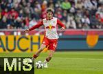 06.01.2026, Fussball 1. Bundesliga 2025/2026, Testspiel: RB Salzburg - FC Bayern M�nchen, in der Red Bull Arena Salzburg (�sterreich), Jannik Schuster (Salzburg) am Ball 