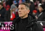 11.01.2026, Fussball Bundesliga 2025/2026, 16.Spieltag, FC Bayern M�nchen - VfL Wolfsburg, in der Allianz-Arena M�nchen,  Trainer Daniel Bauer (Wolfsburg) nachdenklich


