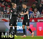 11.01.2026, Fussball Bundesliga 2025/2026, 16.Spieltag, FC Bayern M�nchen - VfL Wolfsburg, in der Allianz-Arena M�nchen,  Dzenan Pejcinovic (Wolfsburg) und Patrick Wimmer (li, Wolfsburg) jubeln


