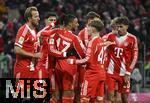 11.01.2026, Fussball Bundesliga 2025/2026, 16.Spieltag, FC Bayern M�nchen - VfL Wolfsburg, in der Allianz-Arena M�nchen,  Torjubel nach dem 2:1 v.l. Harry Kane (FC Bayern M�nchen), Aleksandar Pavlovic (FC Bayern M�nchen), Luis Diaz (FC Bayern M�nchen), Michael Olise (FC Bayern M�nchen) , Lennart Karl (FC Bayern M�nchen), Tom Bischof (Bayern M�nchen) 


