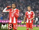 11.01.2026, Fussball Bundesliga 2025/2026, 16.Spieltag, FC Bayern M�nchen - VfL Wolfsburg, in der Allianz-Arena M�nchen,  Michael Olise (FC Bayern M�nchen) jubelt mit Harry Kane (FC Bayern M�nchen) .


