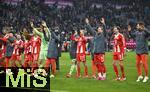 11.01.2026, Fussball Bundesliga 2025/2026, 16.Spieltag, FC Bayern M�nchen - VfL Wolfsburg, in der Allianz-Arena M�nchen, Die Bayernspieler feiern ihren Sieg..


