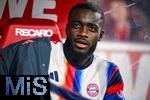 14.01.2026, Fussball 1. Bundesliga 2025/2026, 17. Spieltag, 1.FC K�ln - FC Bayern M�nchen, im Rhein-Energie-Stadion K�ln. Dayot Upamecano (FC Bayern M�nchen) sitzt auf der Auswechselbank, 