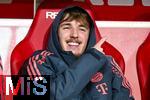 14.01.2026, Fussball 1. Bundesliga 2025/2026, 17. Spieltag, 1.FC K�ln - FC Bayern M�nchen, im Rhein-Energie-Stadion K�ln. Lennart Karl (FC Bayern M�nchen) sitzt auf der Auswechselbank, 
