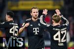14.01.2026, Fussball 1. Bundesliga 2025/2026, 17. Spieltag, 1.FC K�ln - FC Bayern M�nchen, im Rhein-Energie-Stadion K�ln. Lennart Karl (FC Bayern M�nchen) freut sich �ber das Tor zum 1:3 mit Harry Kane (FC Bayern M�nchen), 