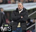 15.01.2026, Fussball 1. Bundesliga 2025/2026, 17.Spieltag, FC Augsburg - 1.FC Union Berlin, in der WWK-Arena Augsburg. Trainer Manuel Baum (FC Augsburg) nachdenklich
 

