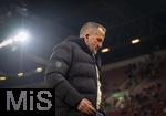 15.01.2026, Fussball 1. Bundesliga 2025/2026, 17.Spieltag, FC Augsburg - 1.FC Union Berlin, in der WWK-Arena Augsburg. Trainer Manuel Baum (FC Augsburg) nachdenklich 