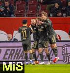 15.01.2026, Fussball 1. Bundesliga 2025/2026, 17.Spieltag, FC Augsburg - 1.FC Union Berlin, in der WWK-Arena Augsburg. Torjubel zum 1:1 Ausgleich, v.li: Woo-yeong Jeong (Union Berlin), Torsch�tze Marin Ljubicic (Union Berlin), Alex Kral (Union Berlin),  Aljoscha Kemlein (Union Berlin) 